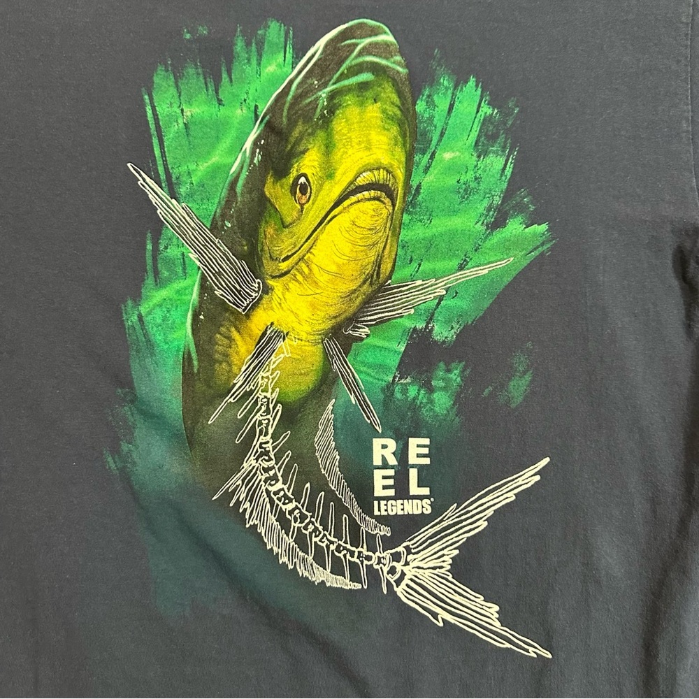 Reel Legends Men's Short Sleeve T-Shirt Blue w/Mahi Large - Picture 3 of 5